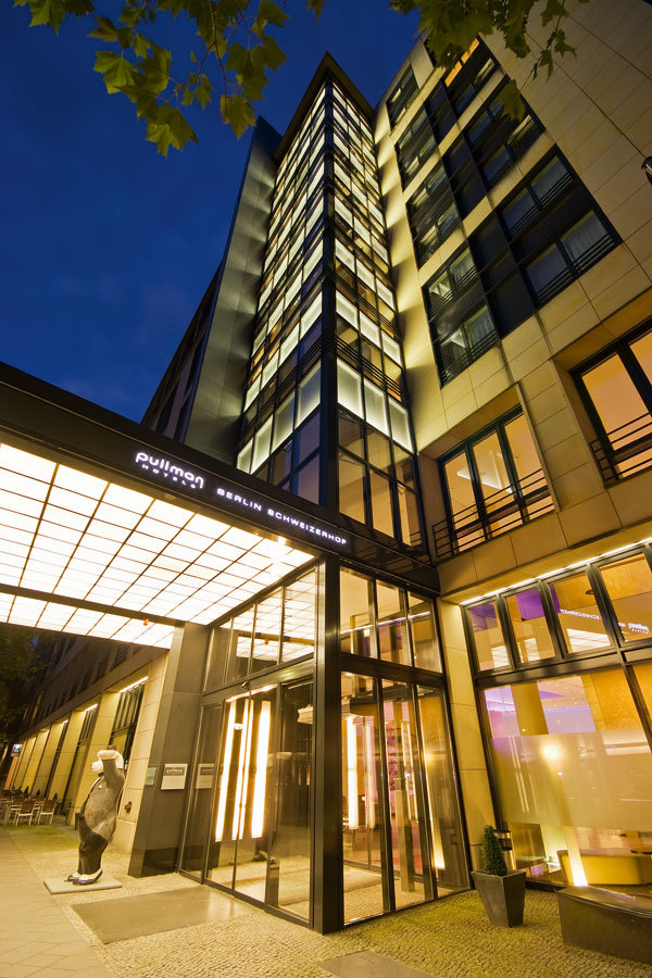 Pullman-Berlin-Schweizerhof.jpg